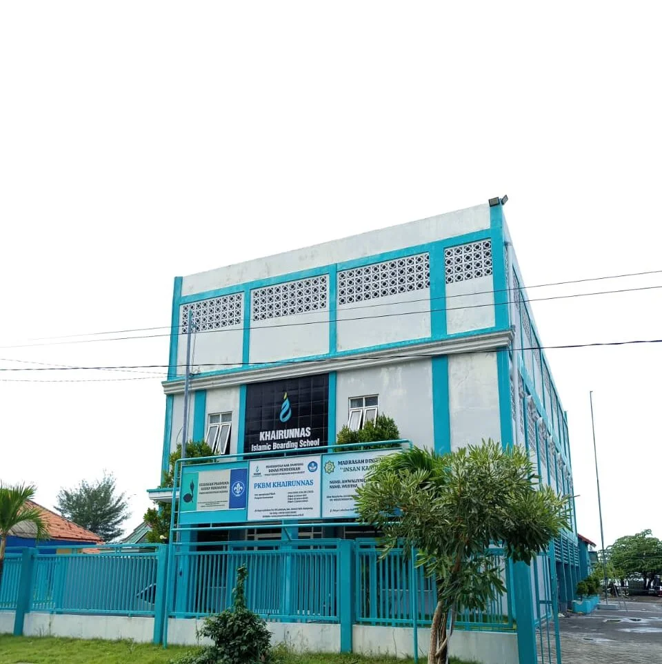 Gedung Pondok Pesantren Khairunnas Madura